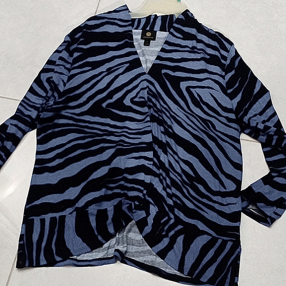 JM Collection Sz XL Rayon/Spandex Animal Print Top. ๐๐ค - Picture 11 of 12